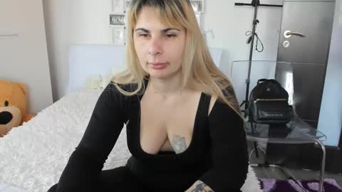 eroticsensualkitty4u online show from January 27, 8:40 am