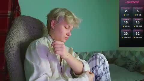 esajukyy online show from December 30, 9:59 am