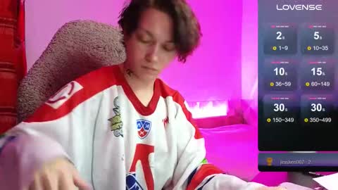 esajukyy online show from October 16, 3:44 pm