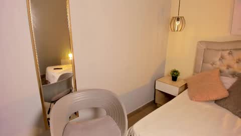 Escarlet online show from November 18, 12:19 pm