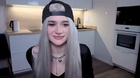 EshleGreen online show from December 4, 3:44 pm