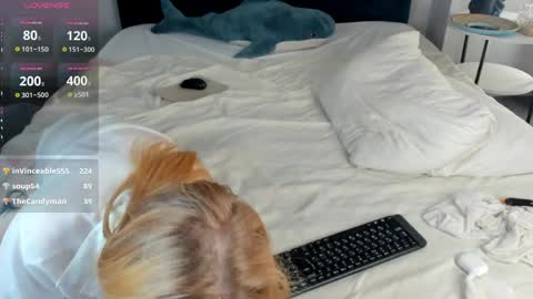 Esme Runn online show from April 11, 7:45 am