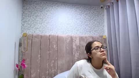 Esme online show from October 13, 1:35 pm