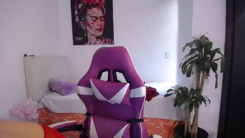 Esmeralda online show from February 3, 7:07 pm