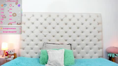 esmeralda  online show from January 14, 5:10 pm