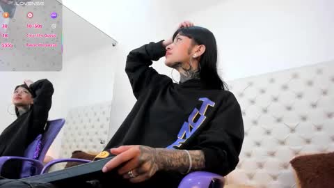 esmeralda  online show from March 12, 4:00 pm