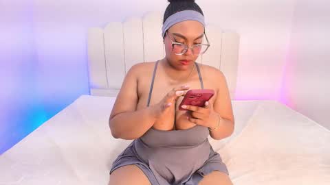 esmeralda online show from December 5, 10:03 am