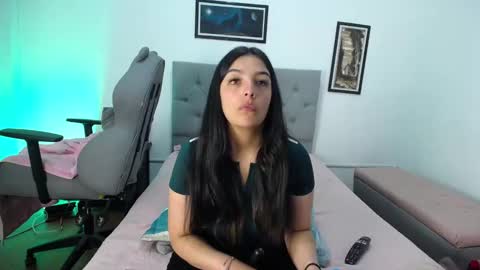 Snapshot of esmeraldaa_sc chatting on October 13, 4:03 am Perla online show from October 13, 4:03 am