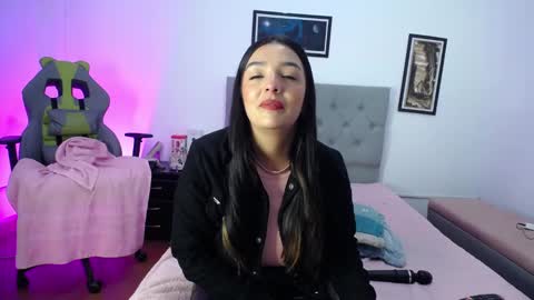 Snapshot of esmeraldaa_sc chatting on October 14, 4:04 am Perla online show from October 14, 4:04 am
