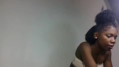 esmeraldae online show from October 31, 5:57 pm