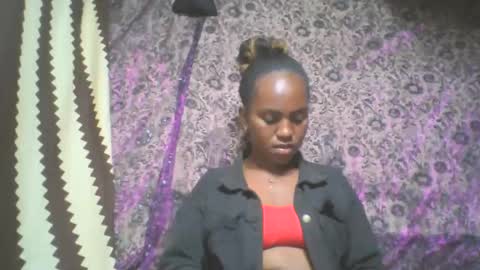 Snapshot of estanie chatting on October 31, 7:25 pm estanie online show from October 31, 7:25 pm