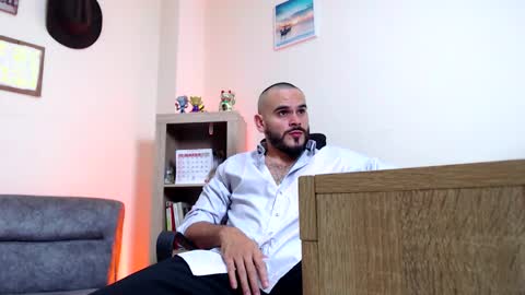 Esteban Fernandez online show from March 24, 3:01 am