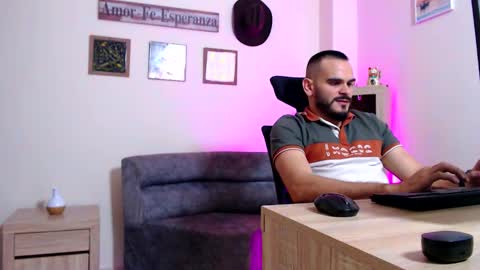 Esteban Fernandez online show from March 15, 5:01 am