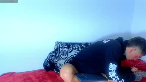 Esteban independent model online show from April 16, 9:39 pm