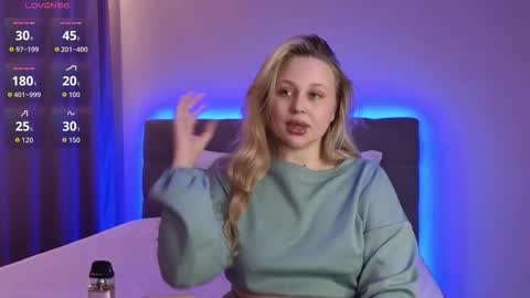 Snapshot of estella_elwood chatting on October 4, 5:55 pm Estella online show from October 4, 5:55 pm