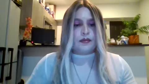 Snapshot of estephanieaguilar chatting on September 21, 6:17 am Estephanie Aguilar online show from September 21, 6:17 am