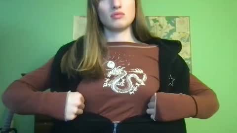 Snapshot of esthergreyplus chatting on February 20, 10:37 pm Esther Grey online show from February 20, 10:37 pm