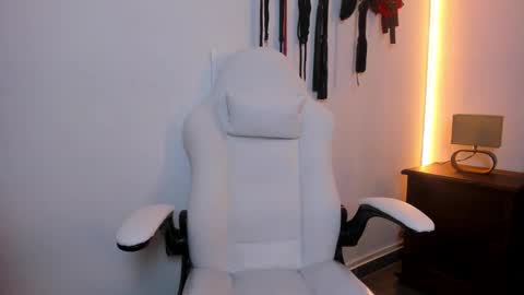 Estrella  online show from January 7, 5:29 pm