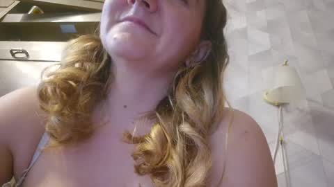 estrellawalters online show from May 21, 1:50 pm