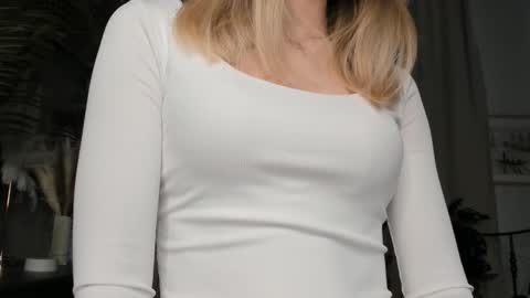 Snapshot of eternity_cuite chatting on October 16, 6:02 am Natalie online show from October 16, 6:02 am