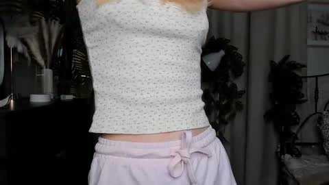 Snapshot of eternity_cuite chatting on September 24, 5:47 am Natalie online show from September 24, 5:47 am