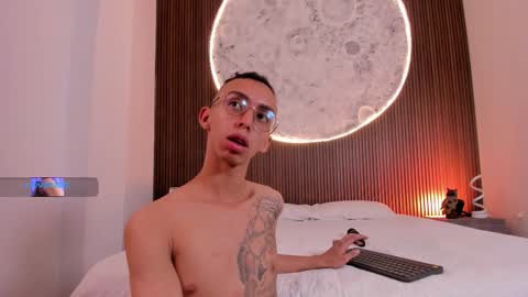 ethaancox online show from January 15, 9:01 pm