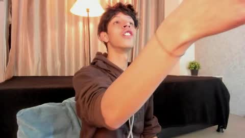 Ethan online show from May 19, 11:06 am