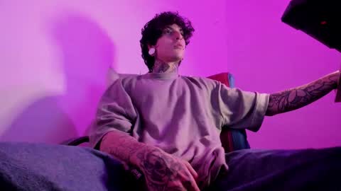 Snapshot of ethan_sykes chatting on September 21, 3:21 am Ethan sykes online show from September 21, 3:21 am