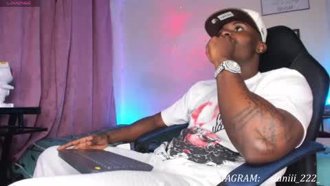 ethan travis online show from April 15, 3:54 am