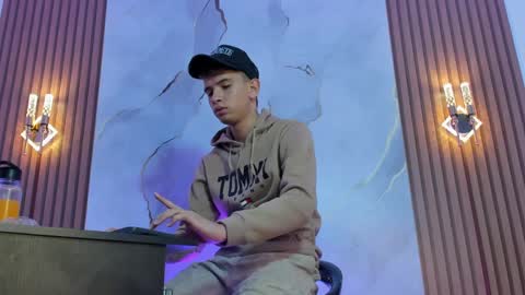 ethanhot_os online show from April 10, 6:34 pm