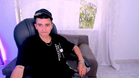 Ethan Boy online show from April 3, 8:27 pm