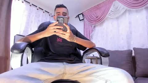 Ethan Boy online show from April 6, 7:15 pm