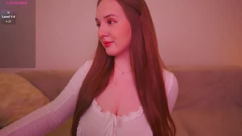 Hello I am AliseNext stream -  1700 GTM1 online show from October 22, 6:31 pm