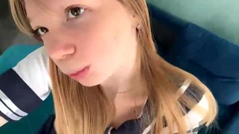 Snapshot of eugenakhouri chatting on October 3, 6:43 am Lana online show from October 3, 6:43 am