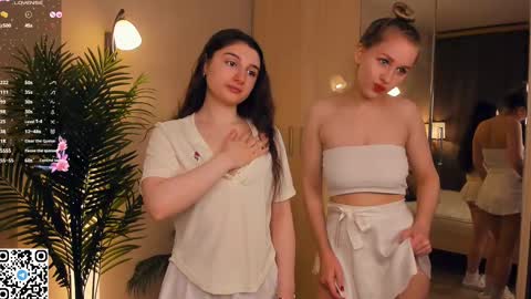Snapshot of eugeniabrainard chatting on February 27, 7:47 pm Kira and Kamila online show from February 27, 7:47 pm