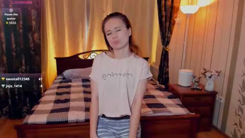 Snapshot of eugeniabrainard chatting on October 3, 8:00 am Kira and Kamila online show from October 3, 8:00 am