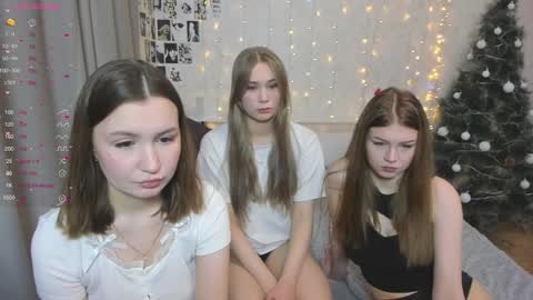 Veronica Tiia Lilith left to right online show from January 19, 12:49 am