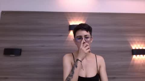 Snapshot of eva_monwalker chatting on February 14, 7:23 pm Eva cute online show from February 14, 7:23 pm