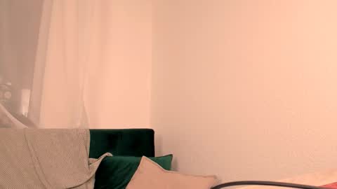 Eva Sunshine Blue Eyes online show from October 23, 9:15 pm