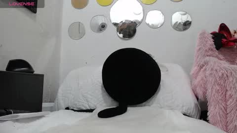 EVA  online show from December 3, 6:58 am