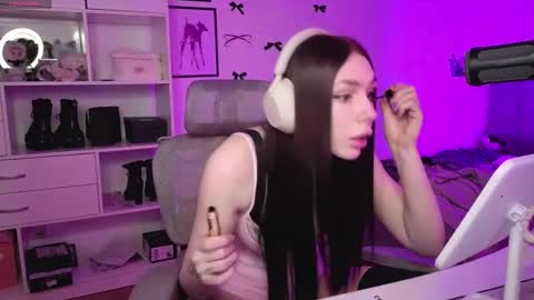 Eva online show from April 2, 4:58 pm