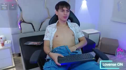 evan_tay online show from January 19, 3:38 am