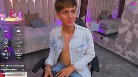 evan_tay online show from April 11, 8:18 am