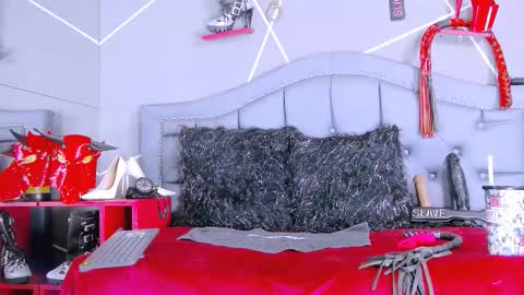 Miss Evangeline    online show from February 14, 6:21 pm