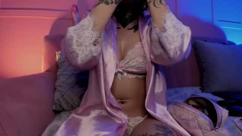 Snapshot of evangeline_bell chatting on February 1, 12:15 pm Eva online show from February 1, 12:15 pm