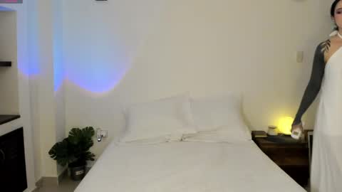 Evangeline online show from April 10, 7:51 pm