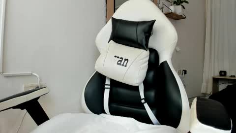 Evan online show from November 8, 1:47 pm