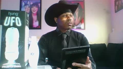 Snapshot of evanschris2048 chatting on March 1, 3:38 pm evanschris2048 online show from March 1, 3:38 pm