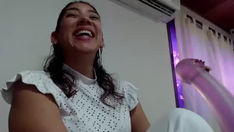 evarodriguez_ online show from April 15, 5:27 pm