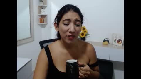 evarodriguez_ online show from September 8, 6:40 pm